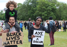 اعتراضات مردم شهر ادینبورگ کشور اسکاتلند در محکومیت قتل«جورج فلوید» شهروند سیاهپوست این کشور توسط پلیس نژادپرست  آمریکا