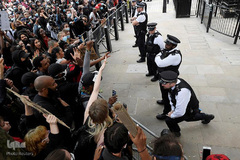 اعتراضات مردم شهر لندن، پایتخت بریتانیا در محکومیت قتل«جورج فلوید» شهروند سیاهپوست این کشور توسط پلیس نژادپرست  آمریکا