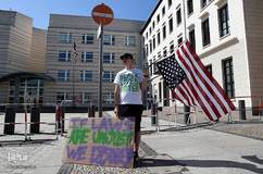 اعتراضات مردم شهر برلین، پایتخت آلمان در محکومیت قتل«جورج فلوید» شهروند سیاهپوست این کشور توسط پلیس نژادپرست  آمریکا