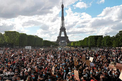 اعتراضات مردم شهر پاریس، پایتخت فرانسه در محکومیت قتل«جورج فلوید» شهروند سیاهپوست این کشور توسط پلیس نژادپرست  آمریکا