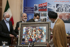 تقدیر از جانفشانی های سربازان گمنان امام زمان(عج) با اهدای یک اثر هنری به وزیر اطلاعات