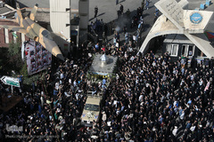 مراسم تشییع پیکر مطهر شهید مدافع حرم «جواد الله‌کرم» در محله مهرآباد جنوبی