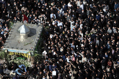 مراسم تشییع پیکر مطهر شهید مدافع حرم «جواد الله‌کرم» در محله مهرآباد جنوبی