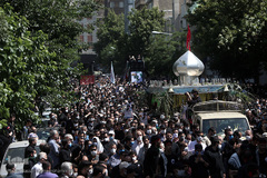 مراسم تشییع پیکر مطهر شهید مدافع حرم «جواد الله‌کرم» در محله مهرآباد جنوبی