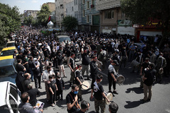 مراسم تشییع پیکر مطهر شهید مدافع حرم «جواد الله‌کرم» در محله مهرآباد جنوبی