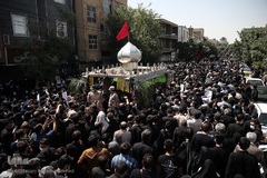 مراسم تشییع پیکر مطهر شهید مدافع حرم «جواد الله‌کرم» در محله مهرآباد جنوبی