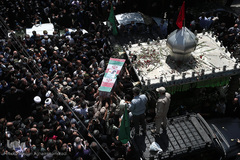 مراسم تشییع پیکر مطهر شهید مدافع حرم «جواد الله‌کرم» در محله مهرآباد جنوبی