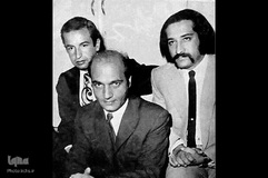 1350.علی شریعتی درکنار داریوش ارجمند در حاشیه اجرای یکی از نمایشنامه ها درحسینیه ارشاد

