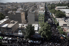 مراسم تشییع پیکر شهید مدافع حرم «جواد الله‌کرم» همزمان با سالروز شهادت امام جعفرصادق(ع) در مهرآباد جنوبی