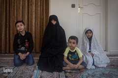 جمعی از مدیران و جهادگران دانشگاهی در سومین سالروز شهادت جهادگر فقیدحجت‌الاسلام سیدمهدی تقوی؛ مدیرعامل اسبق خبرگزاری بین‌المللی قرآن (ایکنا) با حضور در منزل این شهید گرانقدر، از خانواده ایشان تجلیل کردند.