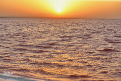 دریاچه حوض سلطان به رنگ سرخ