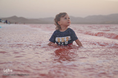 دریاچه حوض سلطان به رنگ سرخ