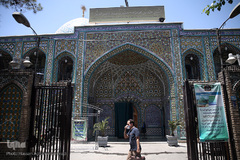 آستان مقدس امامزاده سيد ناصر الدين(ع) از نوادگان امام محمد الباقر(ع) در خیابان خیام محدوده چهارراه گلوبندک