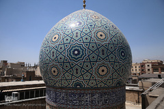 گنبد آستان مقدس امامزاده سيد ناصر الدين(ع) از نوادگان امام محمد الباقر(ع) در خیابان خیام محدوده چهارراه گلوبندک