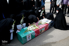 استقبال از پیکر شهید «نسیم افغانی» در فرودگاه شهید هاشمی نژاد مشهد