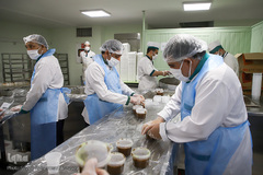 خوان هشتم در مهمان‌سرای حضرت