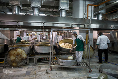 خوان هشتم در مهمان‌سرای حضرت