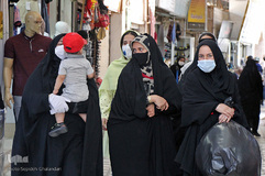 با ماسک در شهر