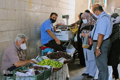 با ماسک در شهر