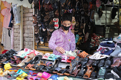 با ماسک در شهر