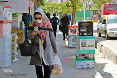 با ماسک در شهر