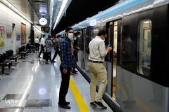 قطار شهری مشهد در روزهای «ماسک اجباری»