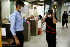 قطار شهری مشهد در روزهای «ماسک اجباری»