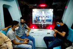 قطار شهری مشهد در روزهای «ماسک اجباری»