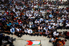 یورش نظامیان صهیونیست به مراسم تشییع پیکر شهید «ابراهیم مصطفی ابویعقوب» در شهرک «کفل حارس» کرانه باختری رود اردن