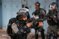 یورش نظامیان صهیونیست به مراسم تشییع پیکر شهید «ابراهیم مصطفی ابویعقوب» در شهرک «کفل حارس» کرانه باختری رود اردن