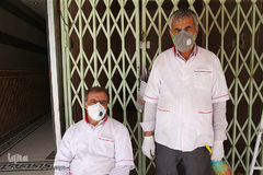 من ماسک می‌زنم