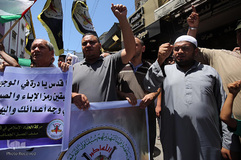 تظاهرات اعتراض آمیز مسلمانان غزه به بسته شدن مصلای «باب الرحمة» مسجدالاقصی توسط رژیم صهیونیستی