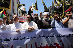 تظاهرات اعتراض آمیز مسلمانان غزه به بسته شدن مصلای «باب الرحمة» مسجدالاقصی توسط رژیم صهیونیستی