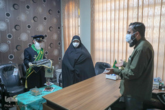 هدیه خادمان حرم شاهچراغ به زوج ها در روز ازدواج