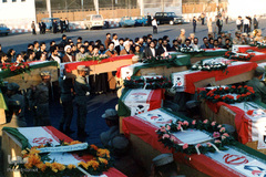 ورود پیکرهای مطهر شهدای حج خونین به میهن اسلامی