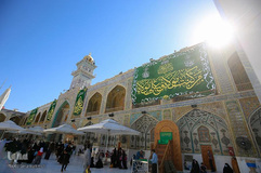 آذین بندی صحن مطهر علوی در آستانه فرا رسیدن عید غدیر