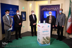 مراسم رونمایی از کپسول «دتوکسین» اولین داروی گیاهی ترک اعتیاد در ایران که به همت محققان پژوهشکده گیاهان دارویی جهاددانشگاهی تولید شده است.