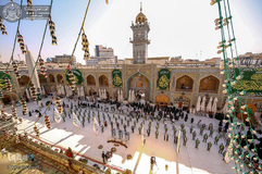 تعویض پرچم حرم حضرت علی(ع)