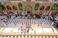 تعویض پرچم حرم حضرت علی(ع)