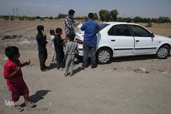 توزیع ۲۰۰۰پرس غذای گرم میان خانواده های محروم و حاشیه نشین تهران و ورامین توسط موسسه خیریه شهدای مدافع حرم استان تهران