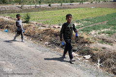 توزیع ۲۰۰۰پرس غذای گرم میان خانواده های محروم و حاشیه نشین تهران و ورامین توسط موسسه خیریه شهدای مدافع حرم استان تهران