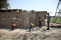 توزیع ۲۰۰۰پرس غذای گرم میان خانواده های محروم و حاشیه نشین تهران و ورامین توسط موسسه خیریه شهدای مدافع حرم استان تهران