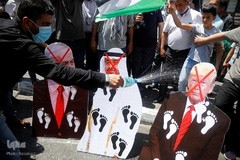 اعتراض فلسطینیان سرزمینهای اشغالی  به عادی سازی روابط امارات و رژیم صهیونیستی