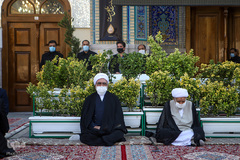 تعویض پرچم گنبد حرم رضوی در آغاز ماه محرم