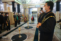 آیین تعویض پرچم و اقامه عزا در حرم حضرت معصومه(س)