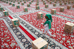 دستان کوچک «شیرخوارگان حسینی » یاری دهنده نیازمندان