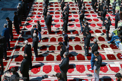 اقامه نماز ظهر عاشورا در زنجان