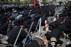 اقامه نماز جماعت ظهر عاشورای حسینی در آستان مقدس امامزاده صالح(ع) تهران