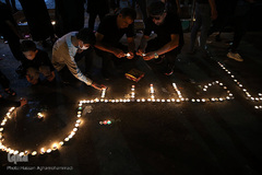 روشن کردن هزاران شمع در شب شام غریبان حسینی/ چهارراه گلوبندک