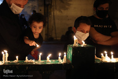 روشن کردن هزاران شمع در شب شام غریبان حسینی/ چهارراه گلوبندک